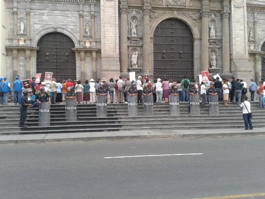 Catedral de Lima protesta.