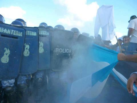 Represin a los docentes en el Chaco en imgenes.