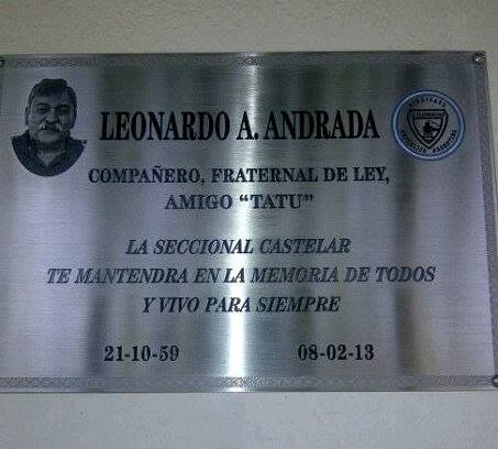 Placa de homenaje a Leonardo Andrada - el Tatú.