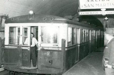 L�nea C entrando a la estaci�n / mayo 1966